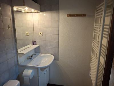 Rent in ski resort Studio sleeping corner 4 people (3310) - Résidence Cybèle - Brides Les Bains - Shower room