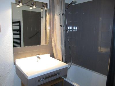 Rent in ski resort Studio 4 people (102) - Résidence le Grand Chalet - Brides Les Bains - Bathroom