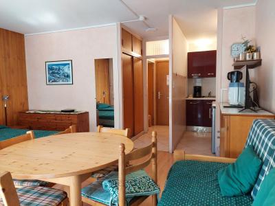 Rent in ski resort Studio 2 people (204) - Résidence Royal - Brides Les Bains - Living room