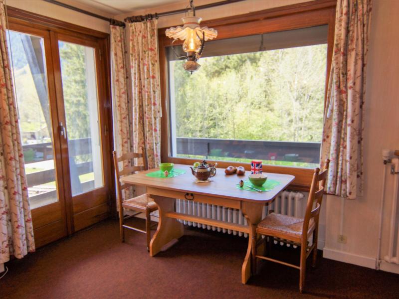 Rent in ski resort 2 room apartment 4 people (4) - Alpen Roc - Chamonix - Table