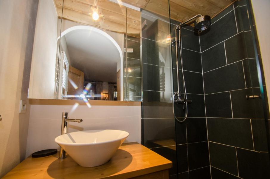 Rent in ski resort 4 room apartment 6 people (Ambre) - Chalet Ambre - Chamonix - Shower room