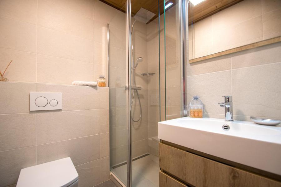 Rent in ski resort 4 room chalet 6 people - Chalet le Panorama - Chamonix - Shower room