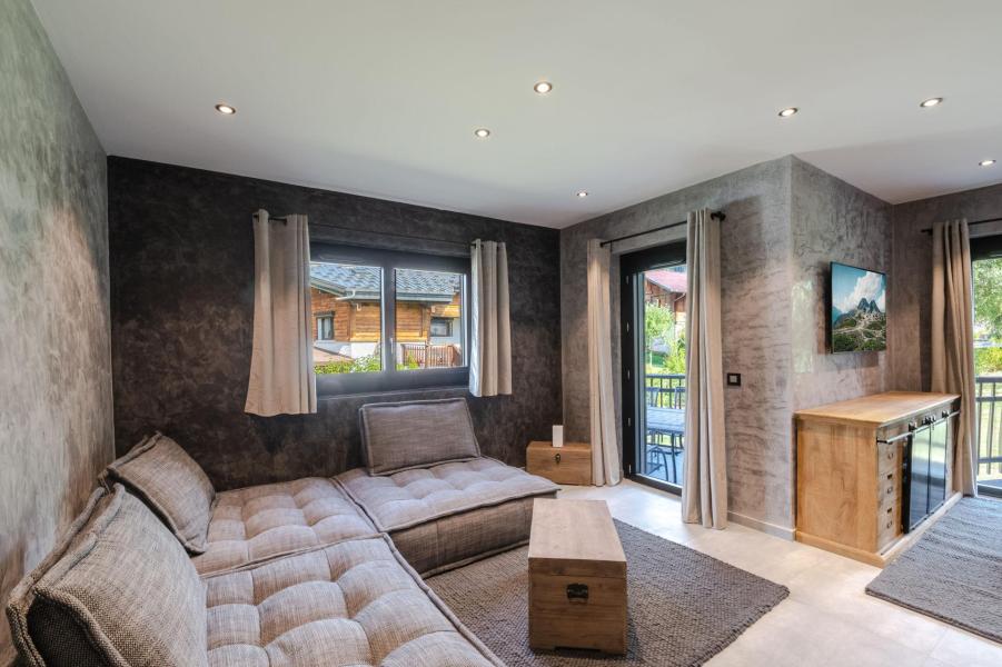 Rent in ski resort 5 room triplex apartment 6 people (AZALEE) - Chalet le Sorbier - Chamonix - Living room