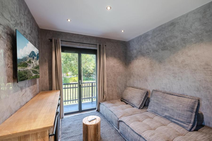 Rent in ski resort 5 room triplex apartment 6 people (AZALEE) - Chalet le Sorbier - Chamonix - Living room