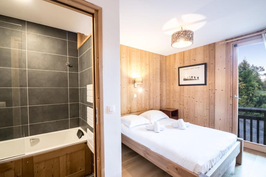 Rent in ski resort 4 room triplex chalet 8 people - Chalet Solstice - Chamonix - Bedroom