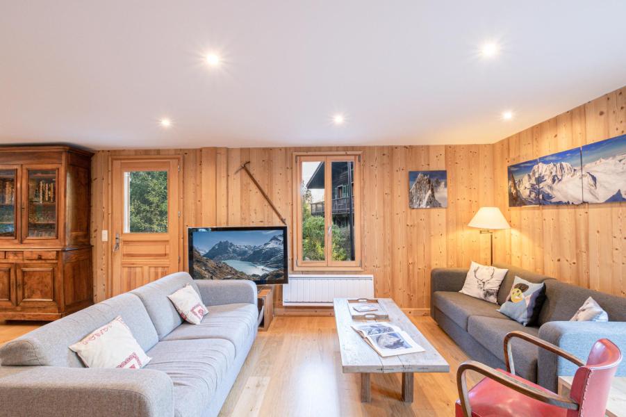 Rent in ski resort 4 room triplex chalet 8 people - Chalet Solstice - Chamonix - Living room