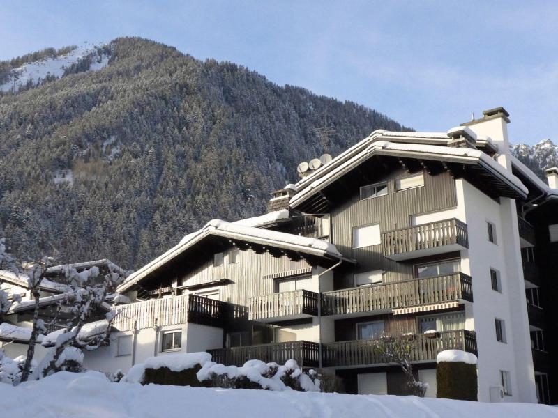 Rent in ski resort Clos du Savoy - Chamonix - Winter outside