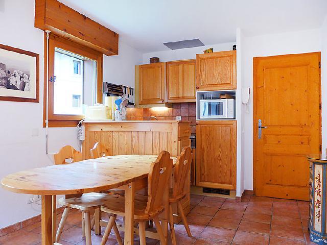 Rent in ski resort 2 room apartment 4 people (5) - L'Espace Montagne - Chamonix - Living room