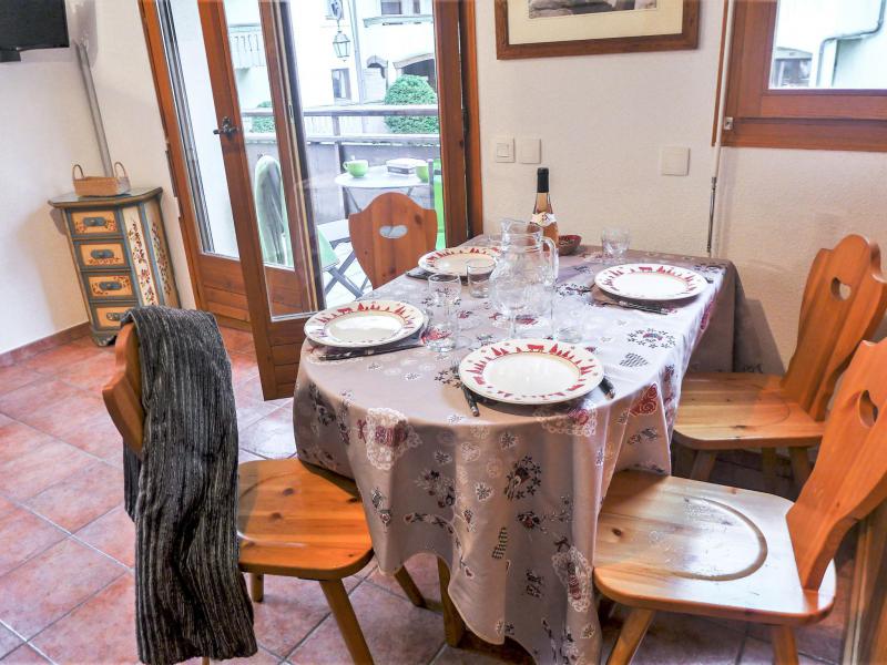 Rent in ski resort 2 room apartment 4 people (5) - L'Espace Montagne - Chamonix - Living room