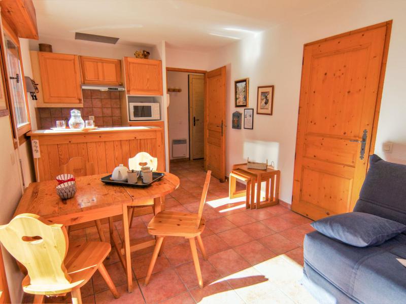 Rent in ski resort 2 room apartment 4 people (5) - L'Espace Montagne - Chamonix - Living room