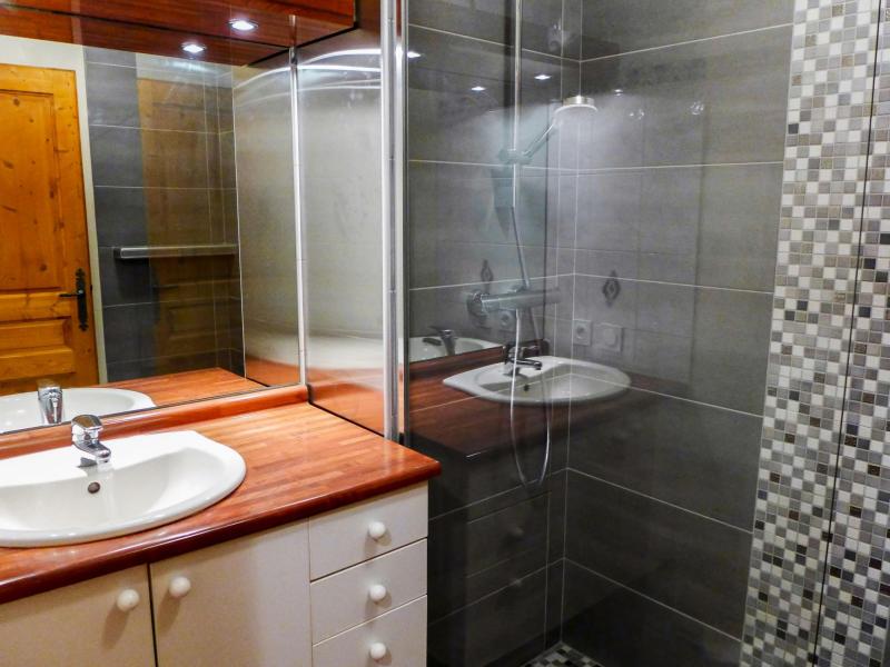 Rent in ski resort 2 room apartment 4 people (5) - L'Espace Montagne - Chamonix - Shower room