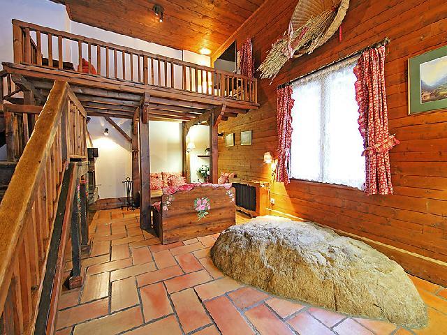Rent in ski resort 6 room chalet 12 people (1) - L'Piri - Chamonix - Living room