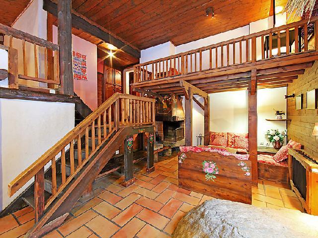 Rent in ski resort 6 room chalet 12 people (1) - L'Piri - Chamonix - Stairs