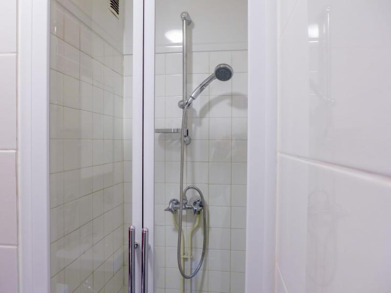 Rent in ski resort 1 room apartment 2 people (6) - Le Bois du Bouchet - Chamonix - Shower room