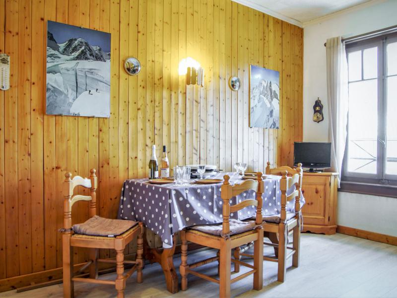 Rent in ski resort 2 room apartment 4 people (1) - Le Savoisien - Chamonix - Living room