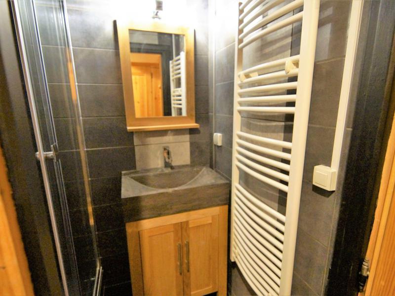 Rent in ski resort 3 room apartment 6 people (2) - Les Charmoz - Chamonix - Shower room