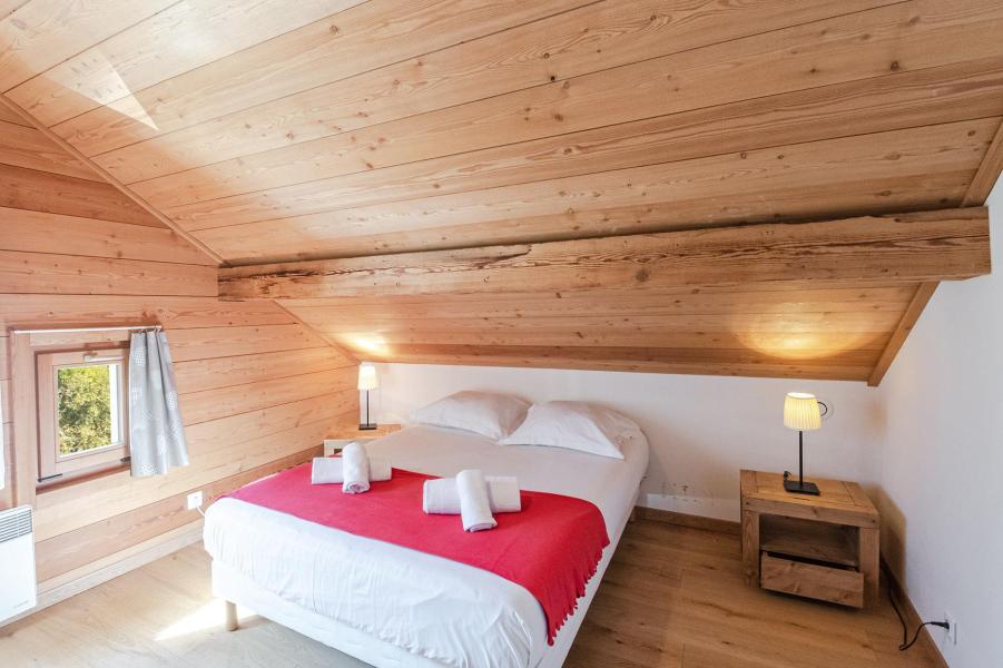 Rent in ski resort 3 room apartment 6 people (vera) - Maison de Pays Campanella - Chamonix - Bedroom under mansard