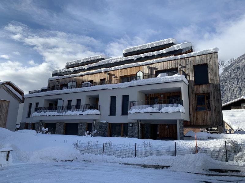 Rent in ski resort Résidence Androsace du Lyret - Chamonix - Winter outside
