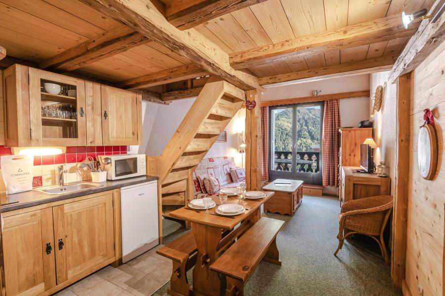 Rent in ski resort Studio mezzanine 4 people (La Poya) - Résidence Bâtiment B - Chamonix - Kitchen