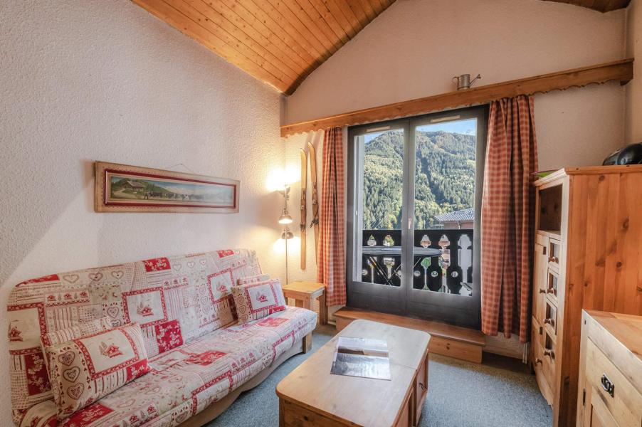 Rent in ski resort Studio mezzanine 4 people (La Poya) - Résidence Bâtiment B - Chamonix - Living room