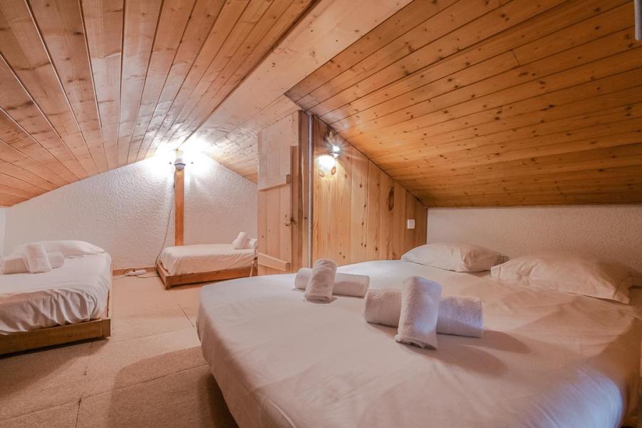 Location au ski Studio mezzanine 4 personnes (La Poya) - Résidence Bâtiment B - Chamonix - Chambre