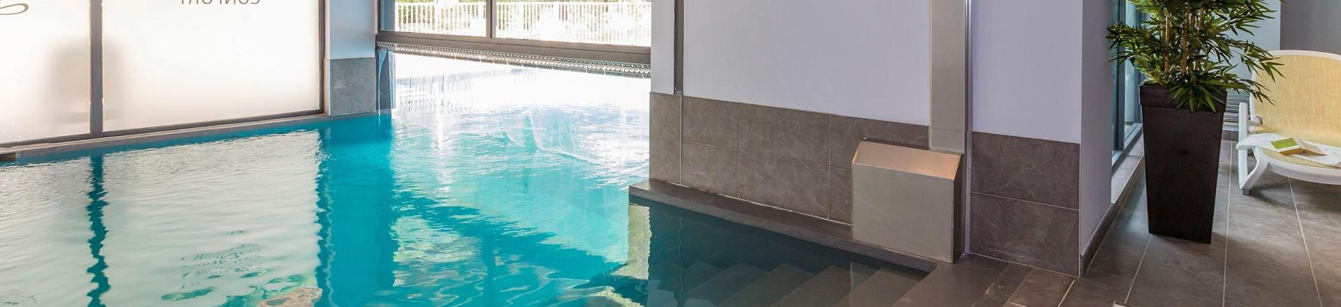 Rent in ski resort Résidence Prestige Isatis - Chamonix - Swimming pool