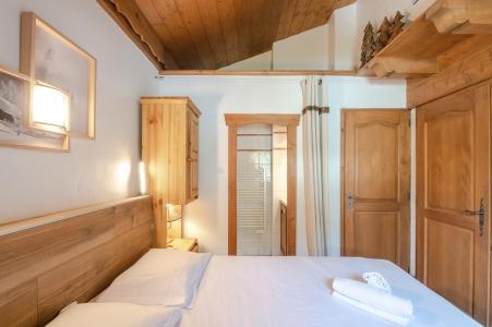Rent in ski resort 4 room apartment 8 people - Chalet Clos des Etoiles - Chamonix - Bedroom