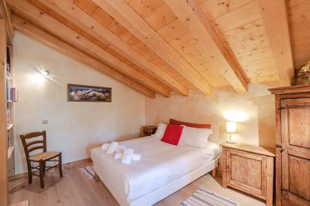 Rent in ski resort 8 room chalet 12 people - Chalet la Persévérance - Chamonix - Bedroom