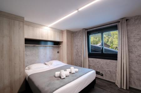 Rent in ski resort 5 room triplex apartment 6 people (AZALEE) - Chalet le Sorbier - Chamonix - Bedroom