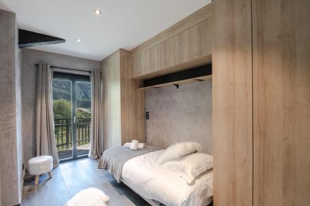 Rent in ski resort 5 room triplex apartment 6 people (AZALEE) - Chalet le Sorbier - Chamonix - Bedroom