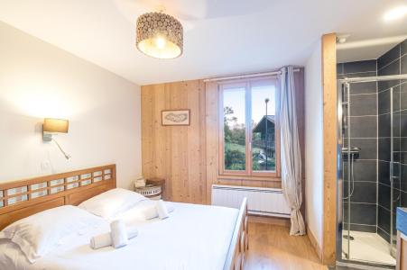 Rent in ski resort 4 room triplex chalet 8 people - Chalet Solstice - Chamonix - Bedroom