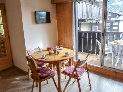 Rent in ski resort 2 room apartment 4 people (23) - Clos du Savoy - Chamonix - Living room