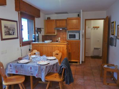 Rent in ski resort 2 room apartment 4 people (5) - L'Espace Montagne - Chamonix - Living room