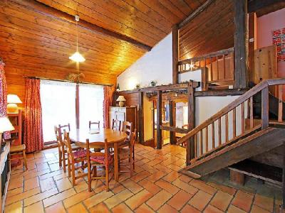 Rent in ski resort 6 room chalet 12 people (1) - L'Piri - Chamonix - Dining area