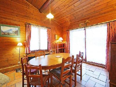 Rent in ski resort 6 room chalet 12 people (1) - L'Piri - Chamonix - Table