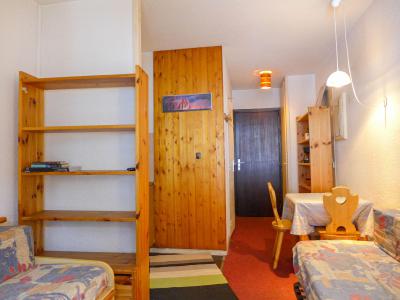 Rent in ski resort 1 room apartment 2 people (2) - La Forclaz - Chamonix - Living room