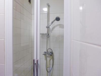 Rent in ski resort 1 room apartment 2 people (6) - Le Bois du Bouchet - Chamonix - Shower room
