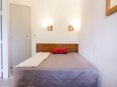 Rent in ski resort 2 room apartment 4 people (3) - Le Chamois Blanc - Chamonix - Bedroom