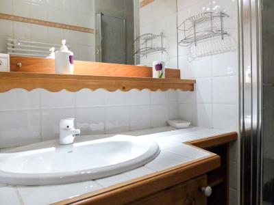 Rent in ski resort 3 room apartment 5 people (1) - Le Plan des Reines - Chamonix - Shower room