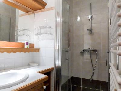 Rent in ski resort 3 room apartment 5 people (1) - Le Plan des Reines - Chamonix - Shower room