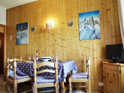 Rent in ski resort 2 room apartment 4 people (1) - Le Savoisien - Chamonix - Living room