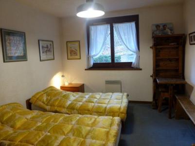 Rent in ski resort 4 room apartment 8 people (7) - Les Chalets de Champraz - Chamonix - Bedroom