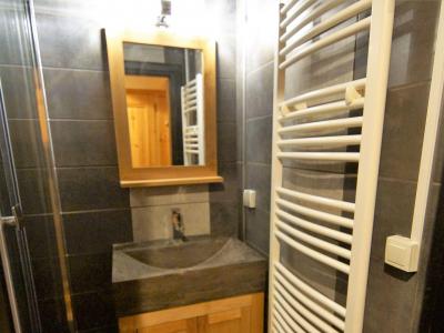 Rent in ski resort 3 room apartment 6 people (2) - Les Charmoz - Chamonix - Shower room