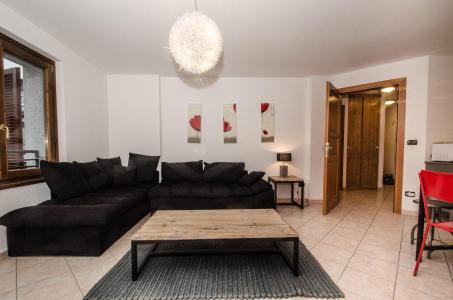 Rent in ski resort 3 room apartment 6 people (Epsilon) - Résidence Alpes 4 - Chamonix - Living room