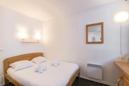 Rent in ski resort 2 room apartment 4 people (FORSYTIA) - Résidence Chamois Blanc - Chamonix - Bedroom