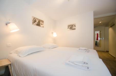 Rent in ski resort 3 room apartment 4 people (LUCIOLE) - Résidence le Fassoret - Chamonix - Bedroom