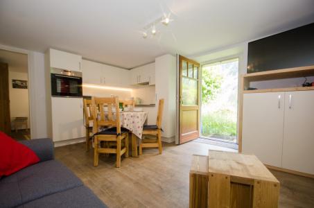 Rent in ski resort 3 room apartment 4 people (LUCIOLE) - Résidence le Fassoret - Chamonix - Kitchen