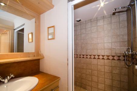 Rent in ski resort 2 room apartment 4 people (Samarachx) - Résidence les Chalets du Savoy - Chamonix - Shower room