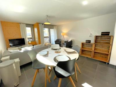 Rent in ski resort 3 room apartment 4 people (1) - Résidence Les Fermes de Montenvers 2 - Chamonix - Living room