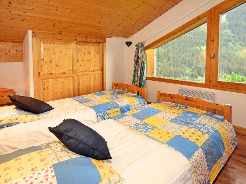 Rent in ski resort Chalet Côte Arbet - Champagny-en-Vanoise - Bedroom under mansard